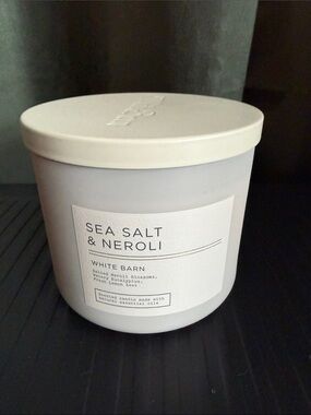 BATH AND BODY WORKS/WHITE BARN SEA SALT AND NEROLI CANDLE HTF